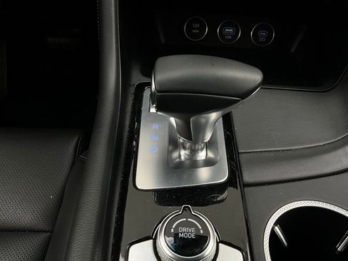 Used 2025 Genesis G70 2.5T image 24