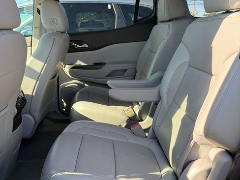 Used 2020 GMC Acadia SLT w/ LPO, Floor Liner Package image 12