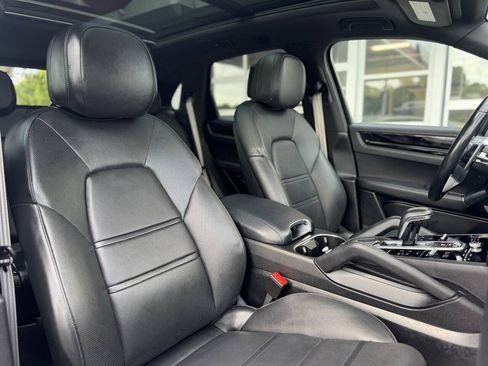 Used 2020 Porsche Cayenne AWD/4WD image 34