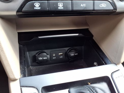 Used 2018 Hyundai Elantra Limited FWD image 8
