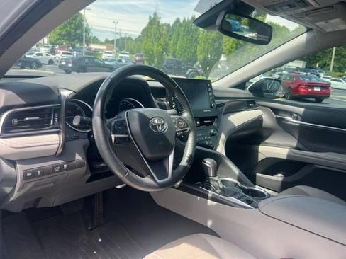 Used 2022 Toyota Camry XLE FWD image 13