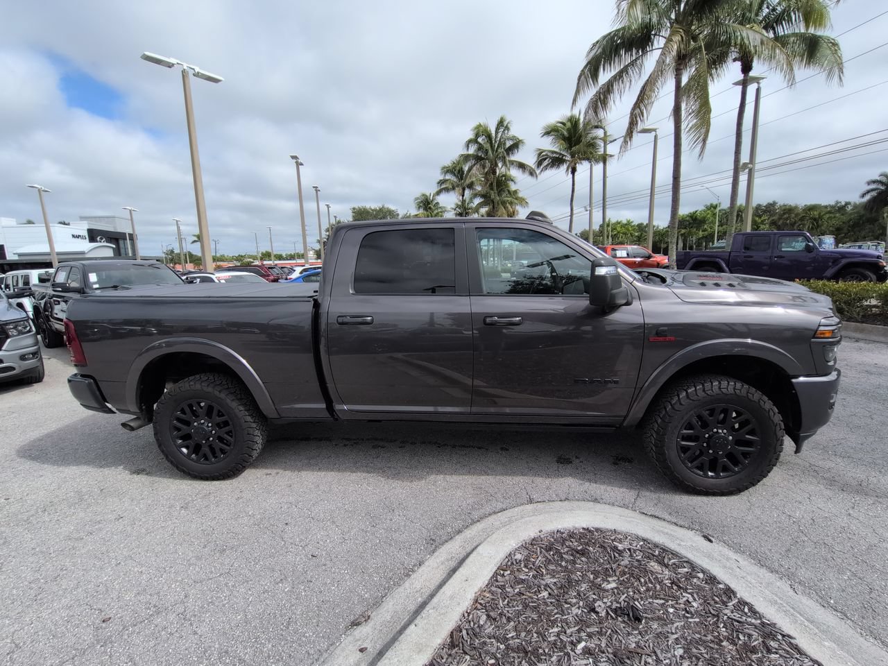 Used 2025 RAM 2500 Limited AWD/4WD image 4