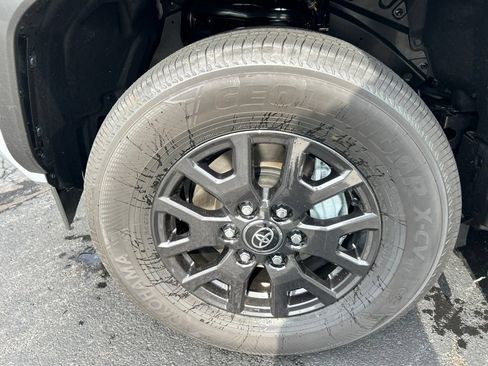 New 2026 Toyota 4Runner SR5 AWD/4WD image 28