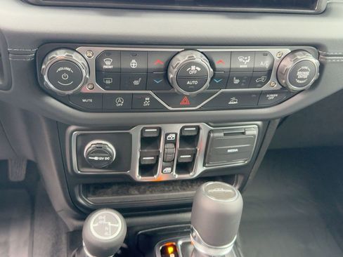 New 2025 Jeep Gladiator Sport image 26