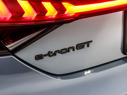 Used 2022 Audi e-tron GT Premium Plus image 10
