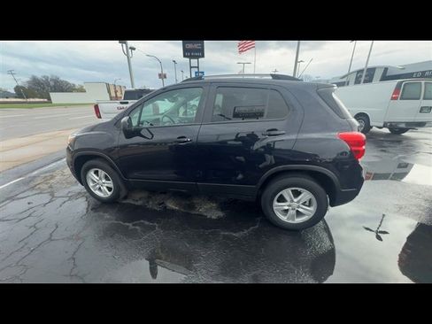 Certified 2022 Chevrolet Trax LT w/ LT Convenience Package AWD/4WD image 5