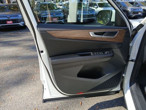 New 2026 Volkswagen Atlas SE image 10