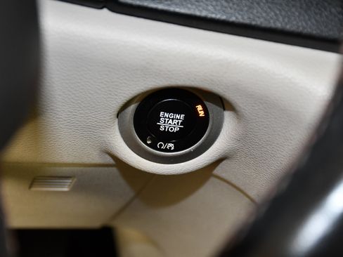 Used 2020 Chrysler Pacifica Touring-L FWD image 25