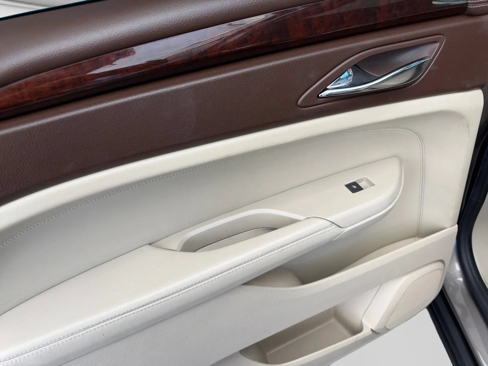 Used 2011 Cadillac SRX Luxury FWD image 15
