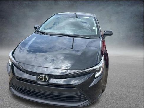 Used 2026 Toyota Corolla LE FWD image 2