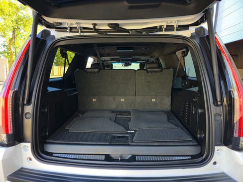 Used 2018 Cadillac Escalade ESV Platinum image 42