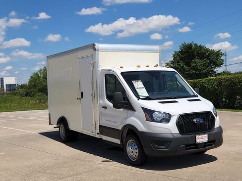 Used 2022 Ford Transit 350 DRW RWD image 3