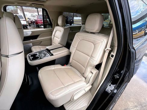 Used 2021 Lincoln Navigator Reserve w/ Luxury Package image 19