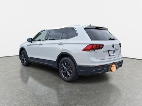 Used 2022 Volkswagen Tiguan SE w/ Panoramic Sunroof Package image 6