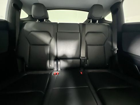 Used 2026 Tesla Model Y 2WD image 32