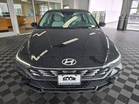 New 2026 Hyundai Elantra Limited FWD image 8