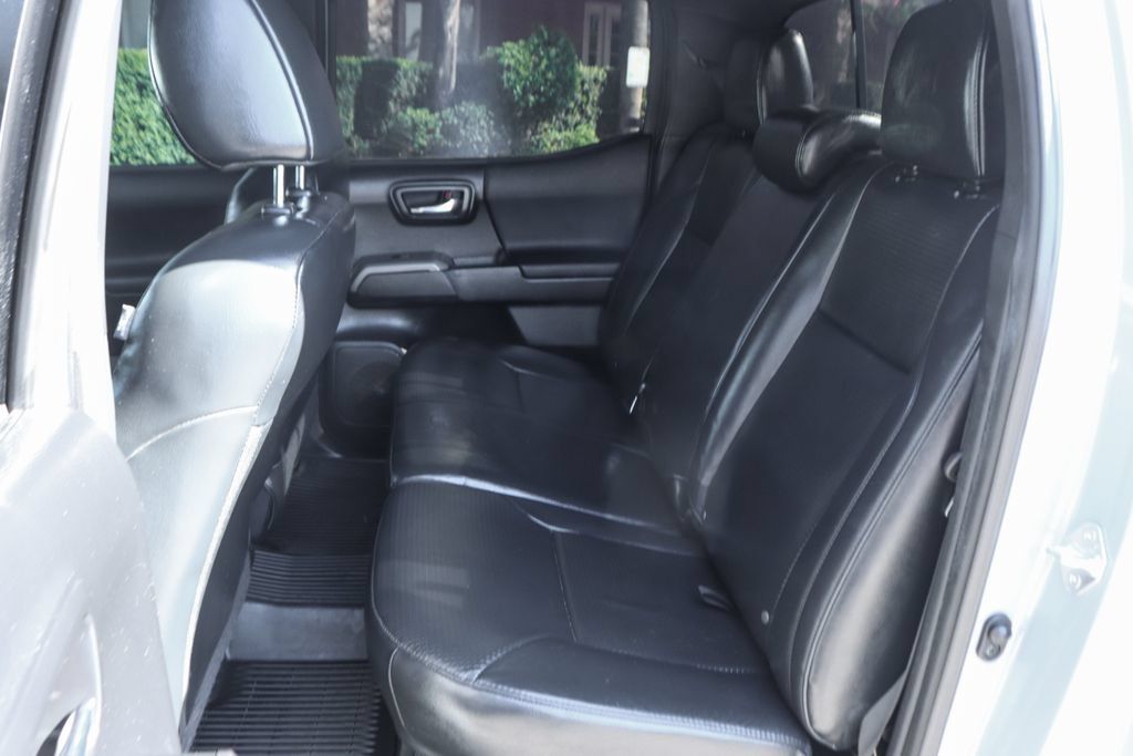 Used 2018 Toyota Tacoma TRD Off-Road AWD/4WD image 31