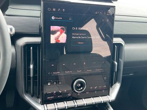 New 2026 GMC Acadia AT4 w/ Luxury Package AWD/4WD image 10