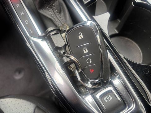 Used 2025 Chevrolet Trax LT FWD image 24