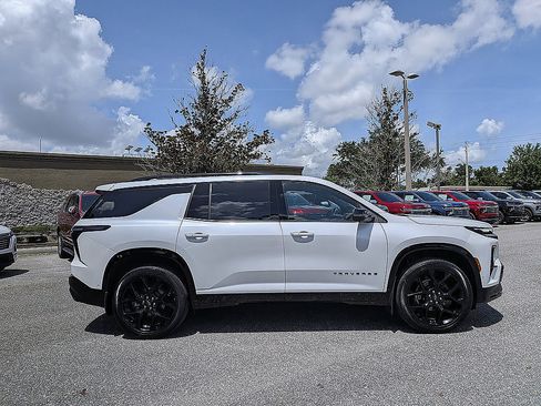 Certified 2024 Chevrolet Traverse RS FWD image 2