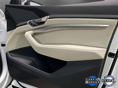 Used 2024 Audi Q8 e-tron Premium image 71