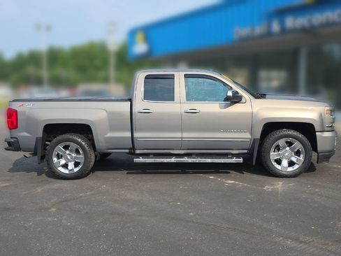 Used 2017 Chevrolet Silverado 1500 LTZ Z71 w/ LTZ Plus Package AWD/4WD image 9