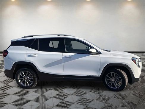 Used 2024 GMC Terrain SLT image 4