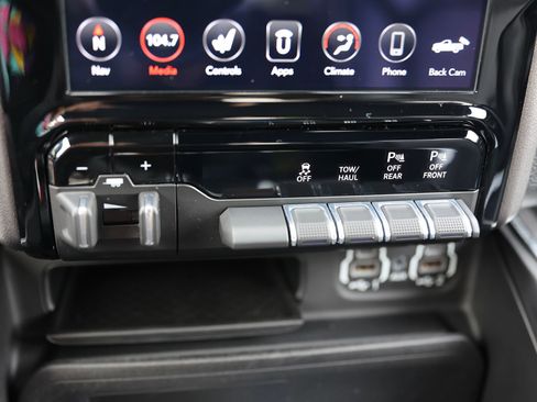 Used 2021 RAM 1500 Laramie AWD/4WD image 30