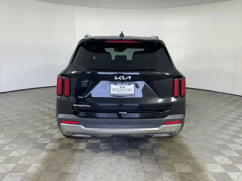 Used 2025 Kia Sorento S image 15