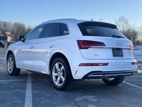 Used 2023 Audi Q5 2.0T Premium w/ Convenience Package image 4
