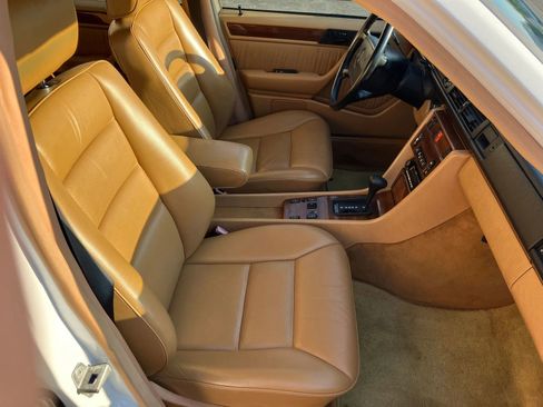 Used 1991 Mercedes-Benz 300 E 3.0 image 2