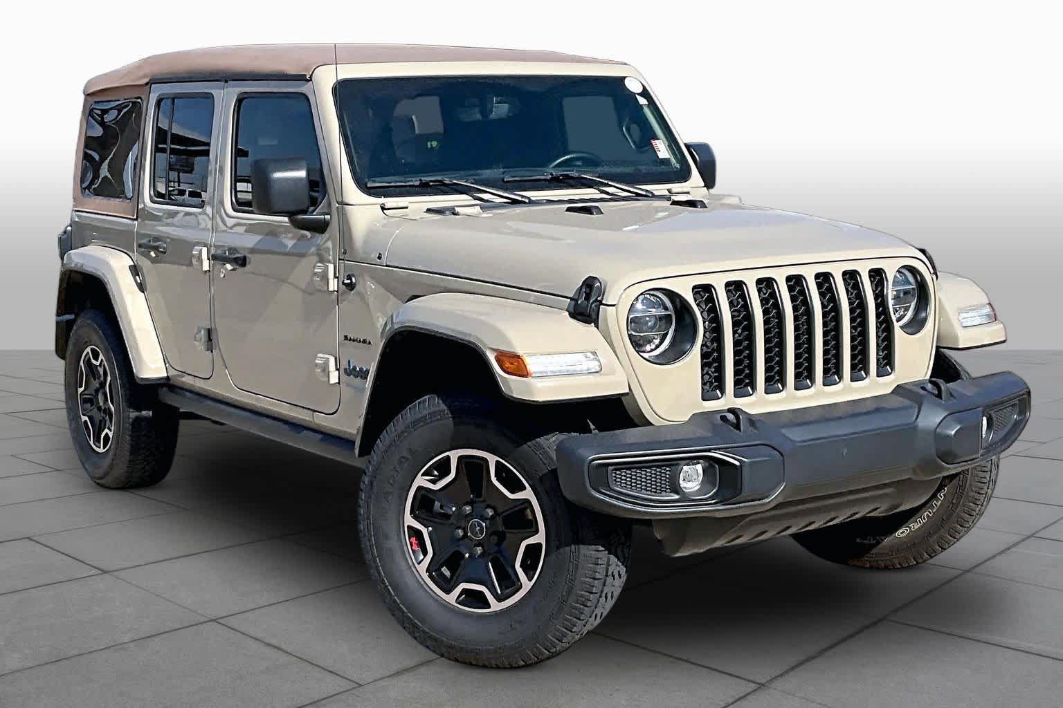 Used 2022 Jeep Wrangler Unlimited Sahara w/ Cold Weather Group AWD/4WD image 3