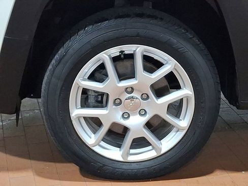 Used 2020 Jeep Renegade Latitude w/ Cold Weather Group image 8