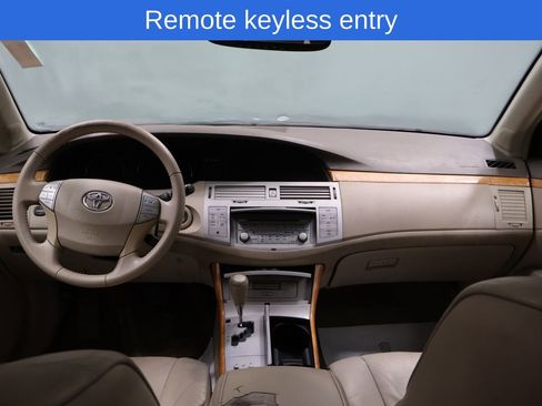 Used 2005 Toyota Avalon XLS image 3