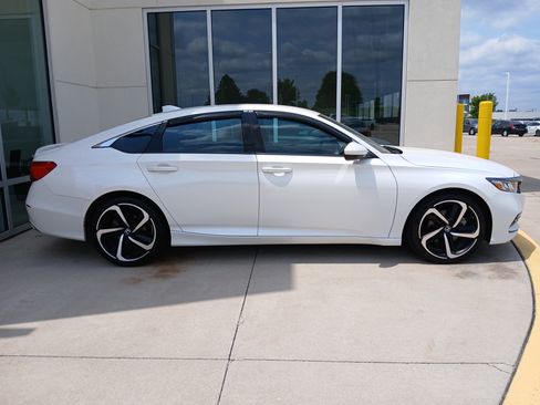 Used 2020 Honda Accord Sport image 6