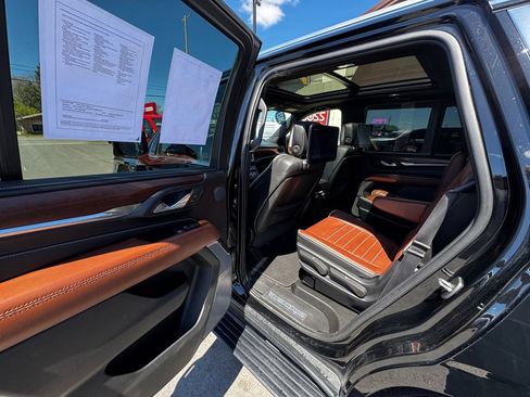 Used 2023 GMC Yukon Denali Ultimate AWD/4WD image 39