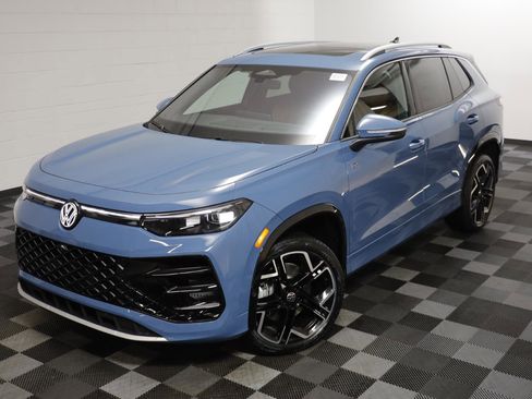 New 2026 Volkswagen Tiguan SEL R-Line image 2