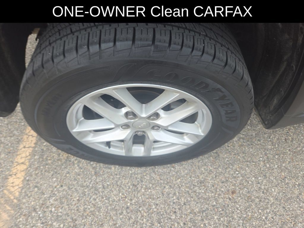 Used 2023 Jeep Grand Cherokee Laredo w/ Trailer Tow Prep Group (B) AWD/4WD image 9