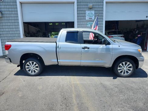 Used 2011 Toyota Tundra 4x4 Double Cab w/ Tow Pkg image 3