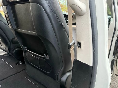 Used 2017 Chrysler Pacifica Touring-L Plus image 30