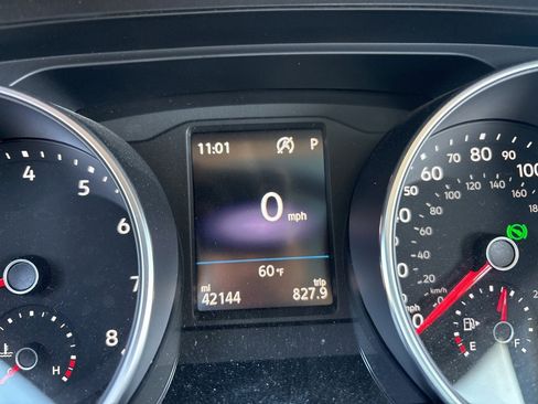 Used 2019 Volkswagen Tiguan SE image 25