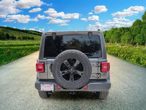 Used 2019 Jeep Wrangler Unlimited Sahara AWD/4WD image 5