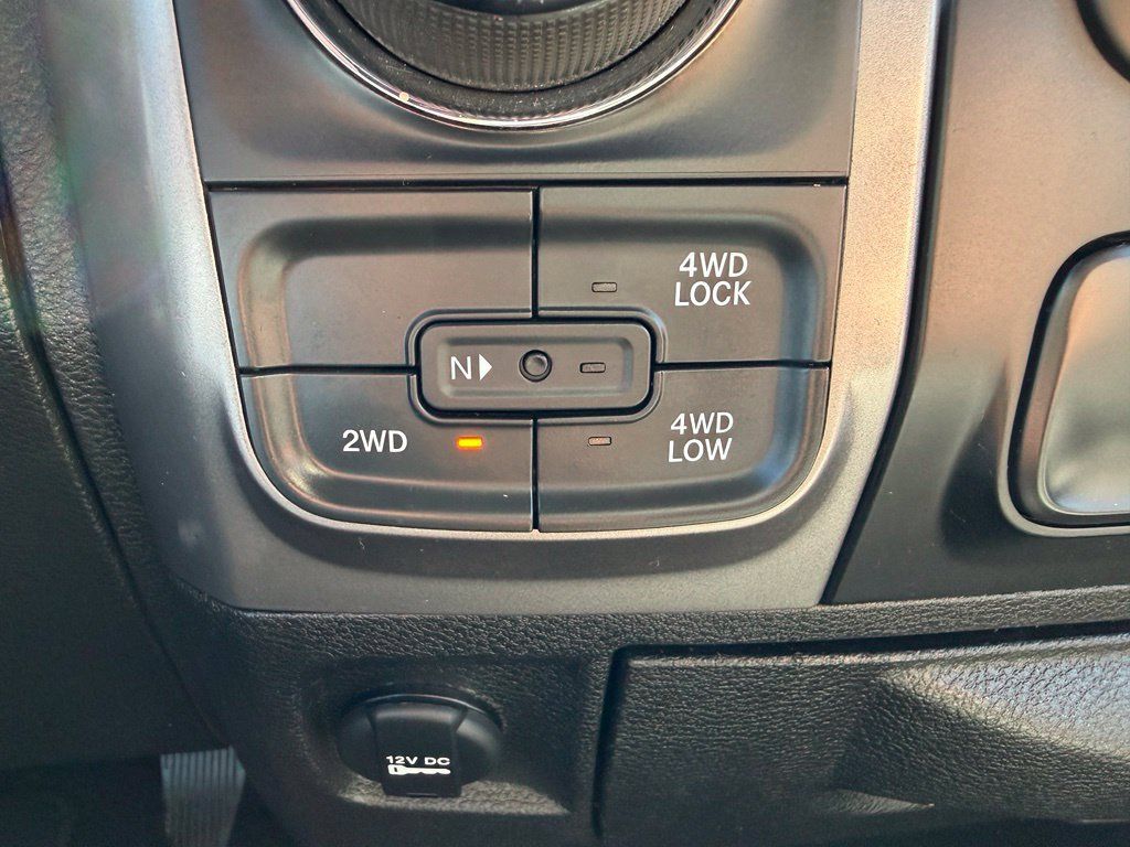 Used 2022 RAM 1500 Classic SLT AWD/4WD image 11