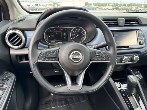 Used 2025 Nissan Versa SV FWD image 11