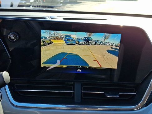 Used 2025 Chevrolet Trax LT image 17