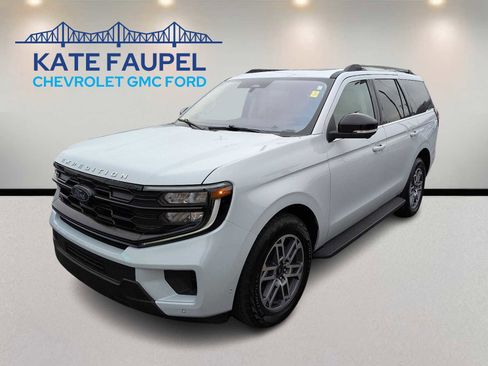 Used 2025 Ford Expedition Active image 3