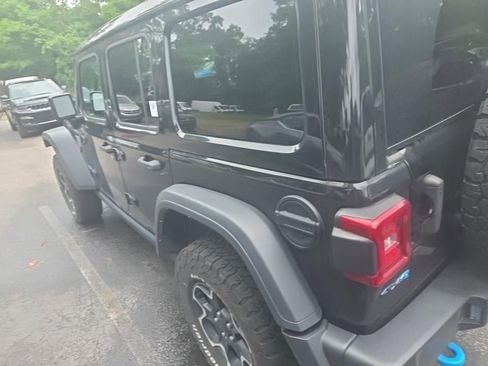 Used 2022 Jeep Wrangler Unlimited Rubicon 4xe w/ Cold Weather Group AWD/4WD image 5