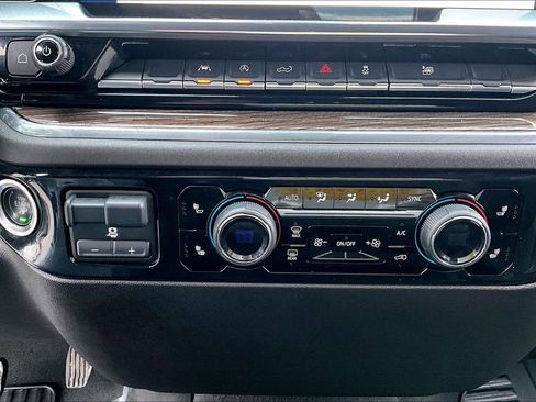 Used 2025 Chevrolet Silverado 1500 LT image 32