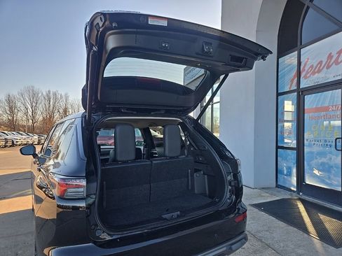 Used 2025 Mitsubishi Outlander SE image 92