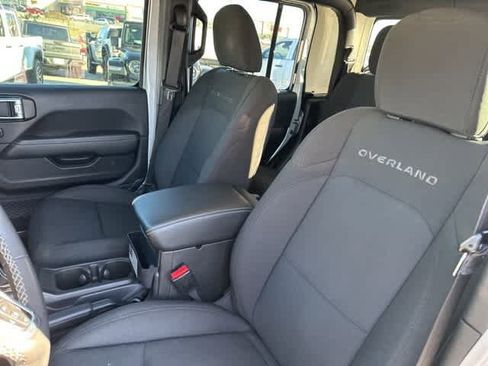 Used 2023 Jeep Gladiator Overland image 4